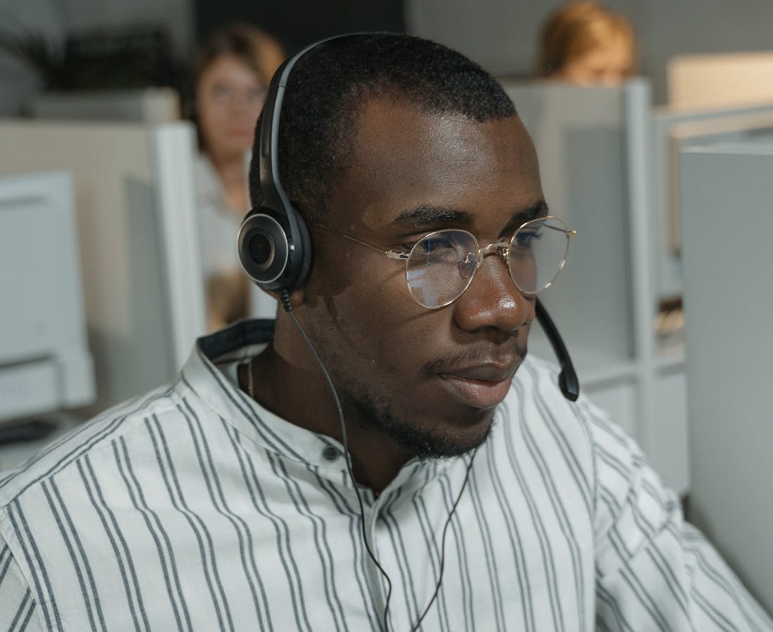 Bilingual answering service team